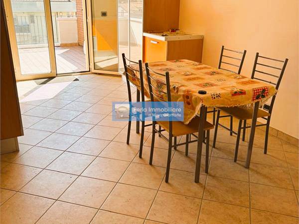TRILOCALE CON TERRAZZO A POCHI PASSI DAL MARE