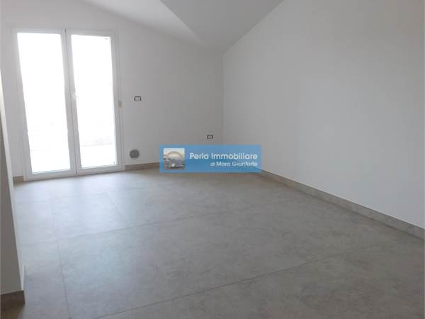 ATTICO  A 300 METRI DAL MARE CON TERRAZZO ABITABILE