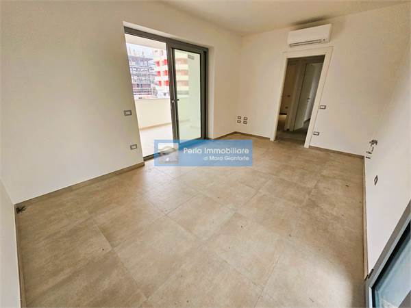 APPARTAMENTO CON BOX   100 METRI DAL MARE