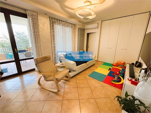 APPARTAMENTO ELEGANTE CON TERRAZZO VIVIBILE E BOX