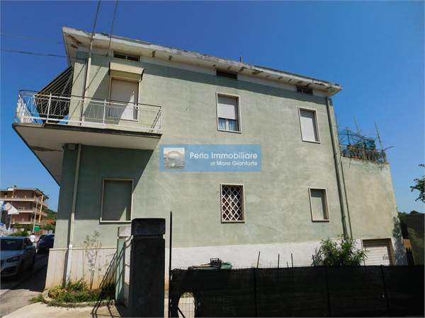 CASA SINGOLA SU DUE LIVELLI